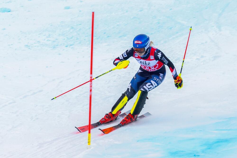 UŽASAN PAD I JEZIVA POVREDA: Čuvena skijašica ostala nepomična na zemlji (VIDEO)