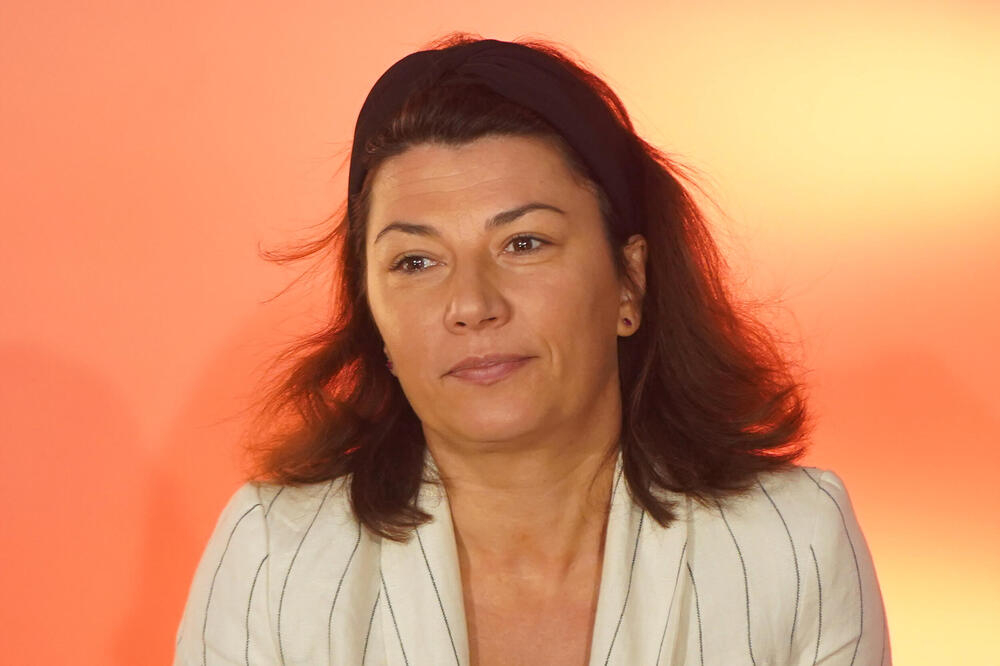 DA LI ZNATE DA JE OVA POZNATA PEVAČICA SESTRA MILENE VASIĆ? Fatalna PLAVUŠA koja OSVAJA izgledom i talentom