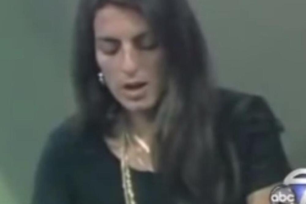 ČUVENA VODITELJKA PUCALA SEBI U GLAVU PRED TELEVIZIJSKIM KAMERAMA: Horor u uživom prenosu gledao je ceo svet