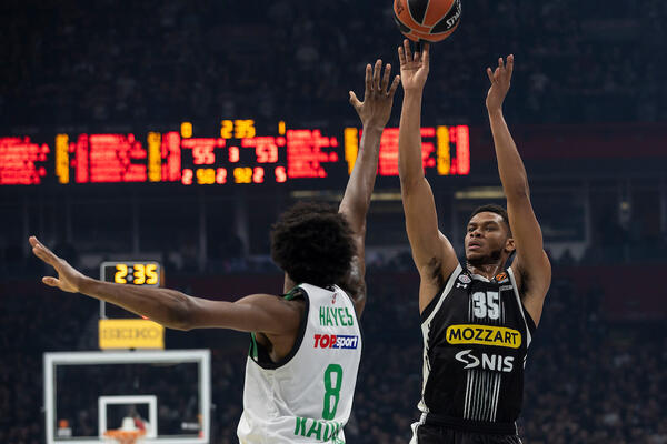 PARTIZAN SE SPORO "PALI", ALI KAD KRENE, NE STAJE! Doužer dirigovao, Trinkijeri će pamtiti aplauz, ali i poraz