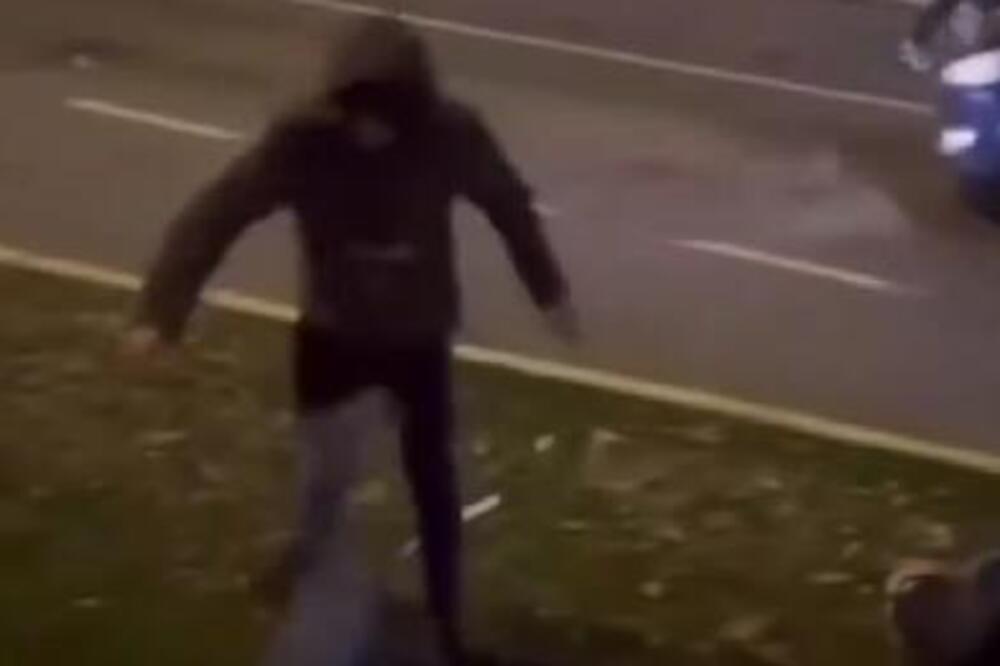 UŽAS NAKON MEČA PARTIZANA: Maskirani huligani iz zasede napali navijače crno-belih, mučki ih tukli palicama! VIDEO