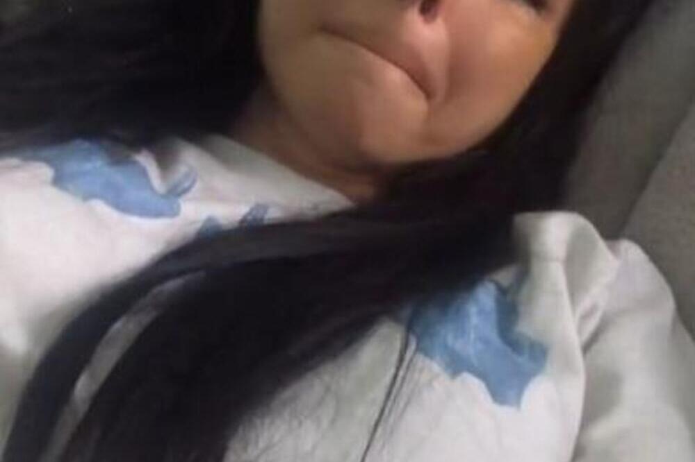 MLADA PEVAČICA O PAKLU KROZ KOJI PROLAZI: Bori se sa OPAKOM BOLEŠĆU, a muž je OSTAVIO kada je čuo DIJAGNOZU