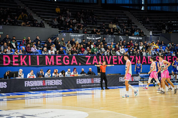 EMOTIVAN OPROŠTAJ OD DEKIJA I TEŽAK PORAZ MEGE! Budućnost slavila sa 20 razlike u Beogradu! (VIDEO)