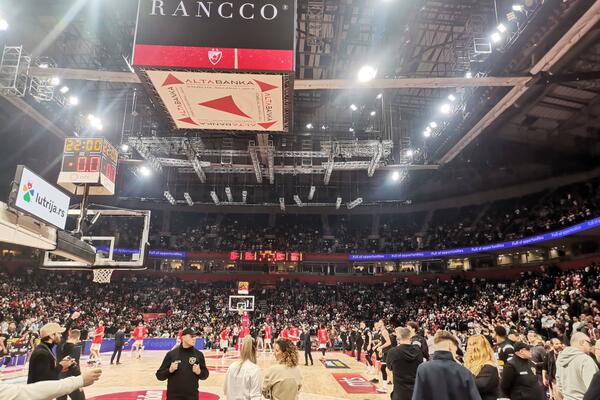 DIVLJAČKI ČIN NAVIJAČA ZVEZDE! Pogođena žena u Areni uoči Večitog derbija (VIDEO)