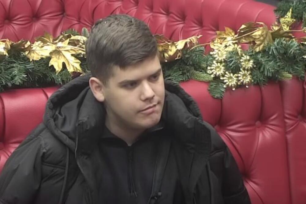 IZDAJA KAKVA SE NE PAMTI U RIJALITIJU! Uroš OČAJAN zbog Janjuša, zabio mu NOŽ U LEĐA i ISKORISTO zbog NJE