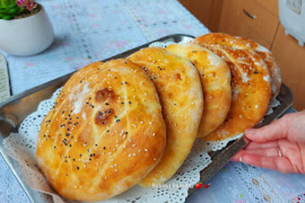 BAKA OTKRIVA RECEPT ZA DOMAĆE LEPINJE KAO IZ SNOVA: Mekane i fine SA RUPICAMA, ovakve još nigde NISTE JELI (VIDEO)