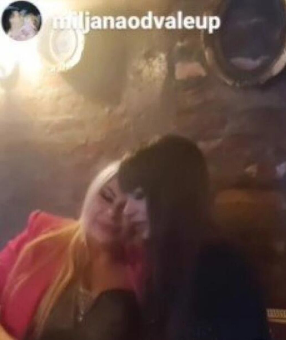 Miljana Kulić sa roditeljima u provodu