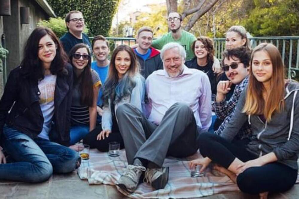 MISLIO JE DA NEMA DECU, A ONDA JE SAZNAO ŠOKANTNU ISTINU: Odjednom se pojavilo njih 37oro i svi su NJEGOVI (FOTO)