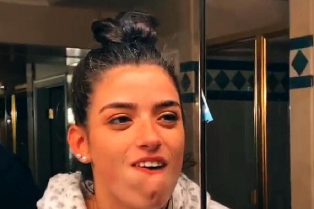 PROTRLJALA JE ZLATAN PRSTEN PO ČELU I SAZNALA NEVEROVATNU ISTINU O SEBI: Doktorka SAVETUJE i druge da URADE ISTO