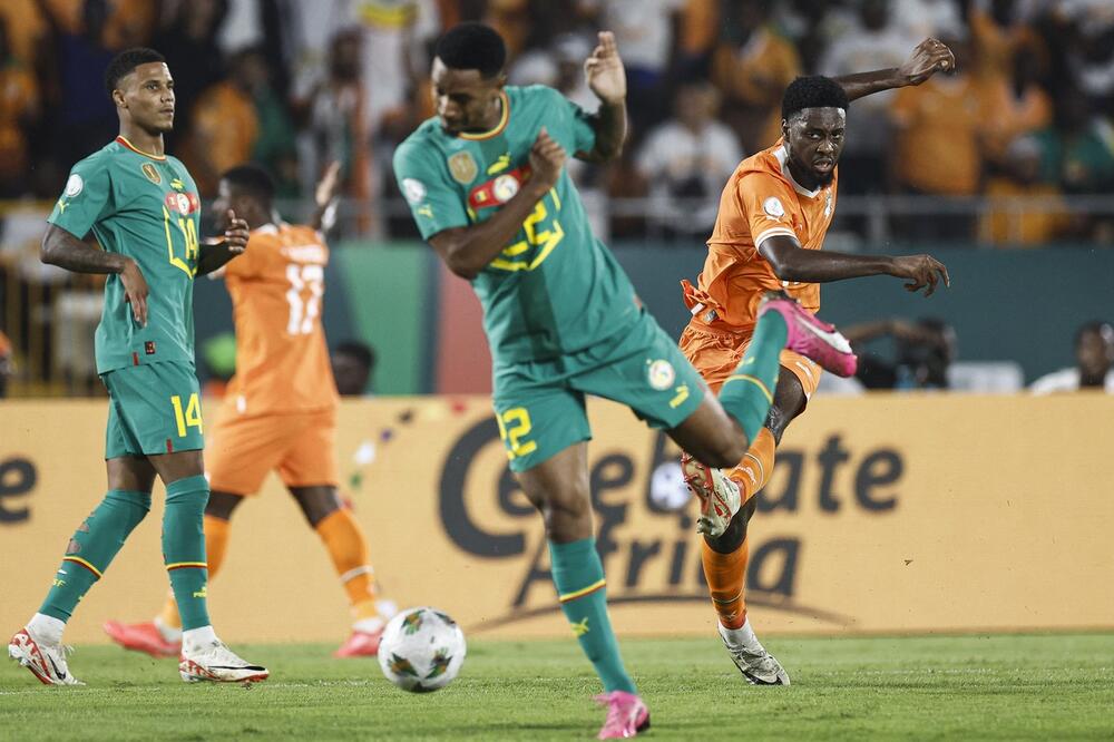 KRASO I SAIGRAČI IZBACILI ŠAMPIONA POSLE PENALA! "Slonovi" jedva prošli grupu, smenili selektora - ČUDO (FOTO)