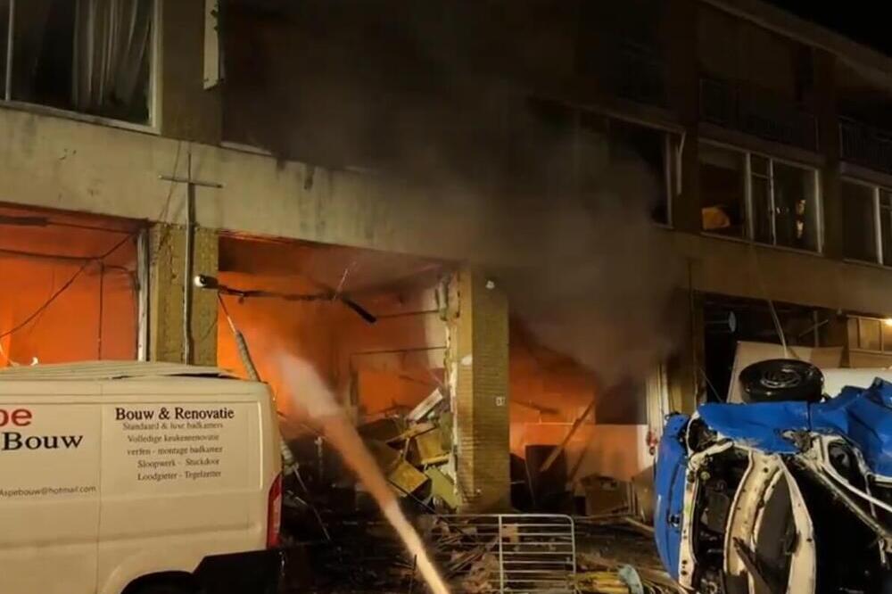 DVOJE MRTVIH U STRAVIČNOJ EKSPLOZIJI GASA: Požar u fabrici BUKTI, oko 300 ljudi POVREĐENO