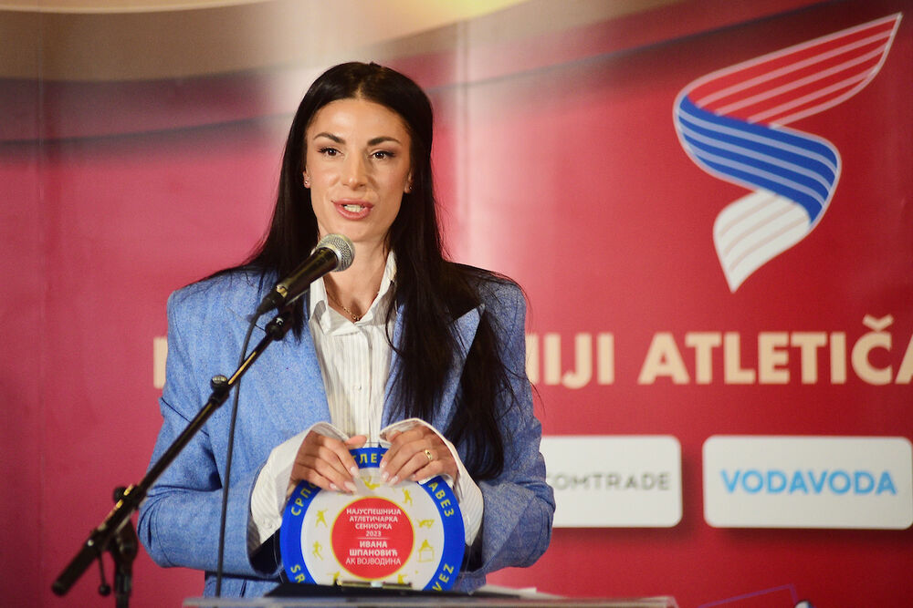 Samo mesec dana posle razvoda stižu čestitke sa svih strana 