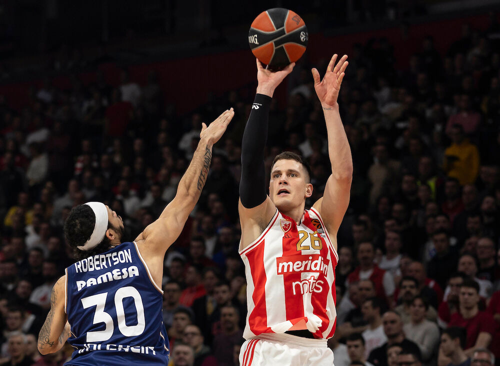 Nemanja Nedović na utakmici Crvene zvezde i Valensije
