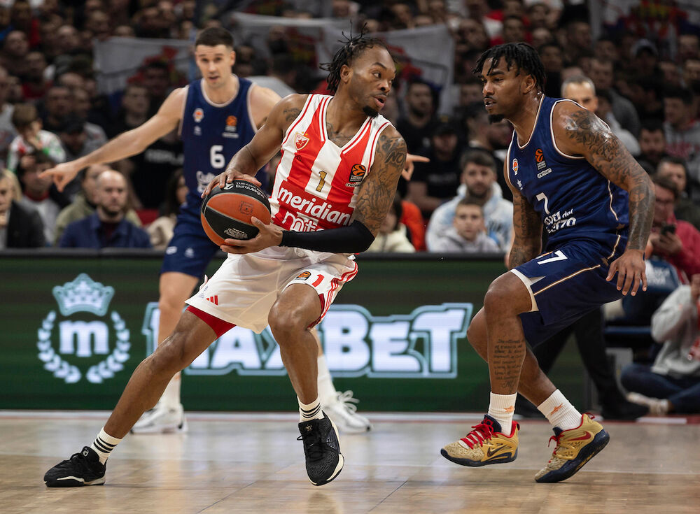 Džavonte Smart (levo) na utakmici Crvene zvezde i Valensije