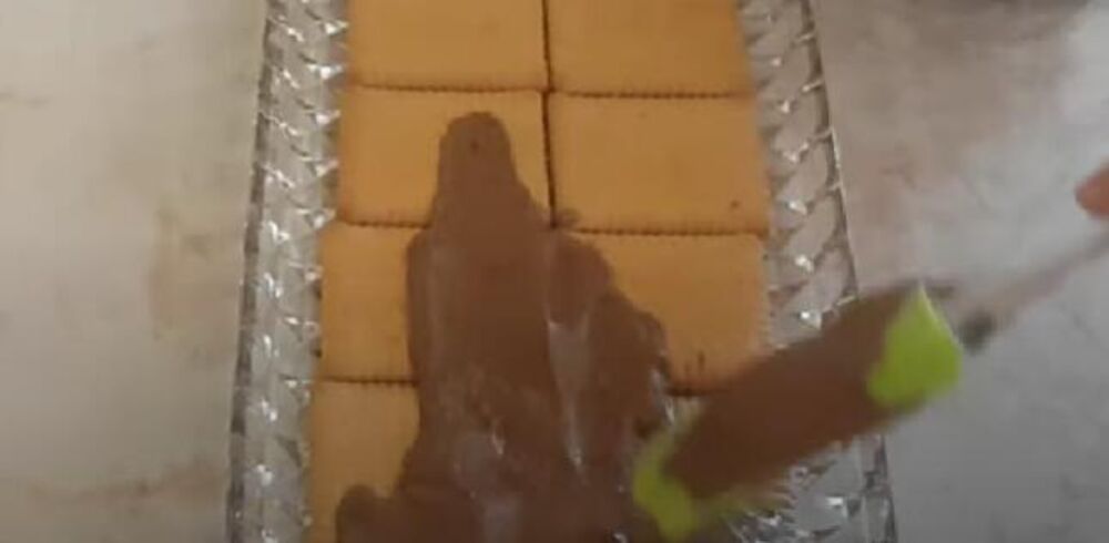 Filovanje keks torte sa čokoladnim kremom