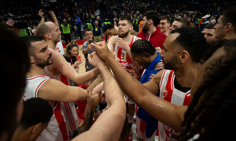 Slavlje košarkaša Crvene zvezde posle pobede nad Valensijom