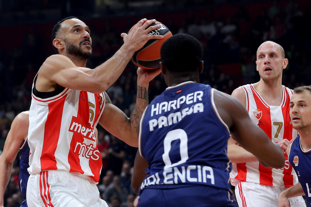 "ZAMALO SMO PROMAŠILI AVION..." Hangino crno sećanje iz Podgorice - "bacili su na mene nekoliko predmeta"