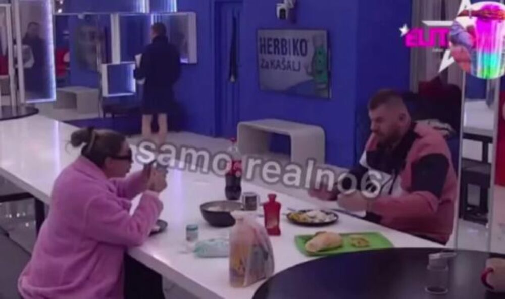 Janjuš i Aneli razgovaraju o kiselom mleku