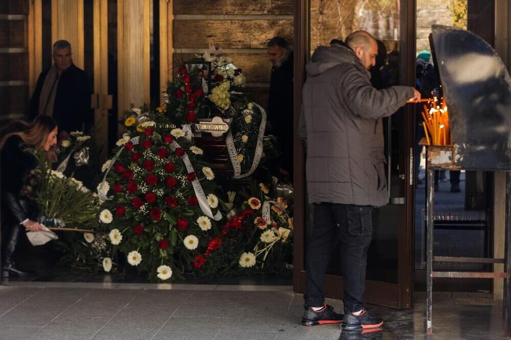 UJEDINJENI U BOLU: Evo ko je od POZNATIH DOŠAO na SAHRANU, oni su Zorici najveća PODRŠKA