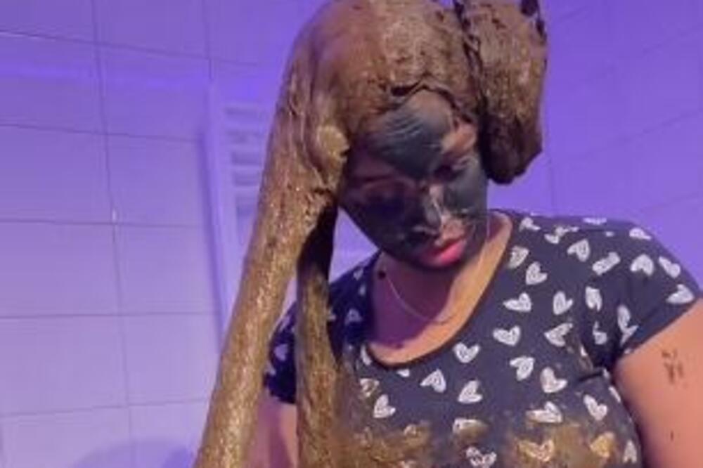 ŠTA LI OVA DEVOJKA STAVLJA NA KOSU?! Izgleda kao da se VALJALA U BLATU, ljudi zaneme kad vide ČIME JE MAŽE