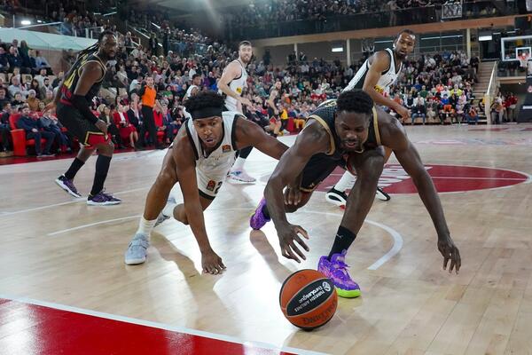 MONAKO ISKORISTIO PARTIZANOVE "POKLONE!" Crno-beli na -15 u Kneževini (VIDEO/FOTO)