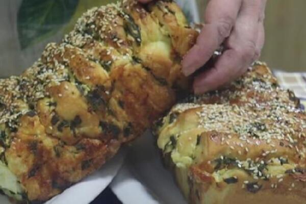 STARI PEKAR OTKRIO KAKO PRAVI NAJLEPŠI PUNJENI HLEB: Pun belog luka, spanaća i sira - bolji od bilo koje pite