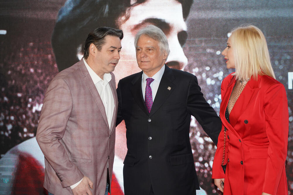 GDE ONA ZGAZI, TU TRAVA NE RASTE! VODITELJKA SLAGALICE RASTURA OBLINAMA: Svi ćete se ZALEPITI za njene NOGE