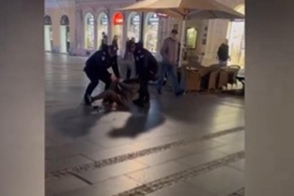 NAPETO U KNEZ MIHAILOVOJ: Policajci PRIVODE muškarca dok se on OPIRE HAPŠENJU (VIDEO)