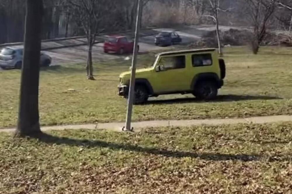 ŠOK SCENA IZ BEOGRADA: Bahati vozač vozio DŽIP po parku i igralištu, roditelji UPLAŠENI za svoju DECU