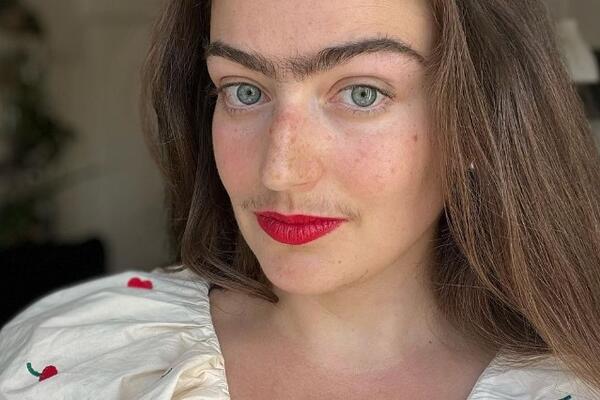 BOSANKA ODBIJA DA BRIJE DLAKE PO LICU I TELU: One koji joj se rugaju SPUSTILA OVIM REČIMA a da vidite ČIME SE BAVI!