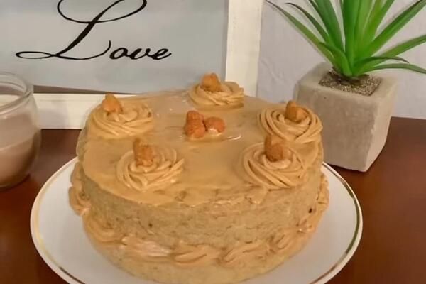 UVELIČAJTE ROĐENDAN VAŠEM LJUBIMCU UZ OVU KIDALICA TORTU: Toliko je DOBRA da će sve slistiti i TRAŽITI JOŠ (VIDEO)