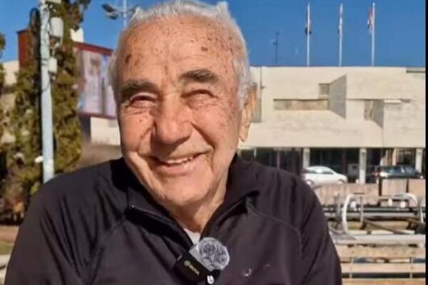 KADA BUDETE VIDELI ŠTA BOŽO RADI U 84. GODINI PAŠĆETE SA STOLICE: Dekica zadao DOMAĆI MNOGO MLAĐIMA (VIDEO)