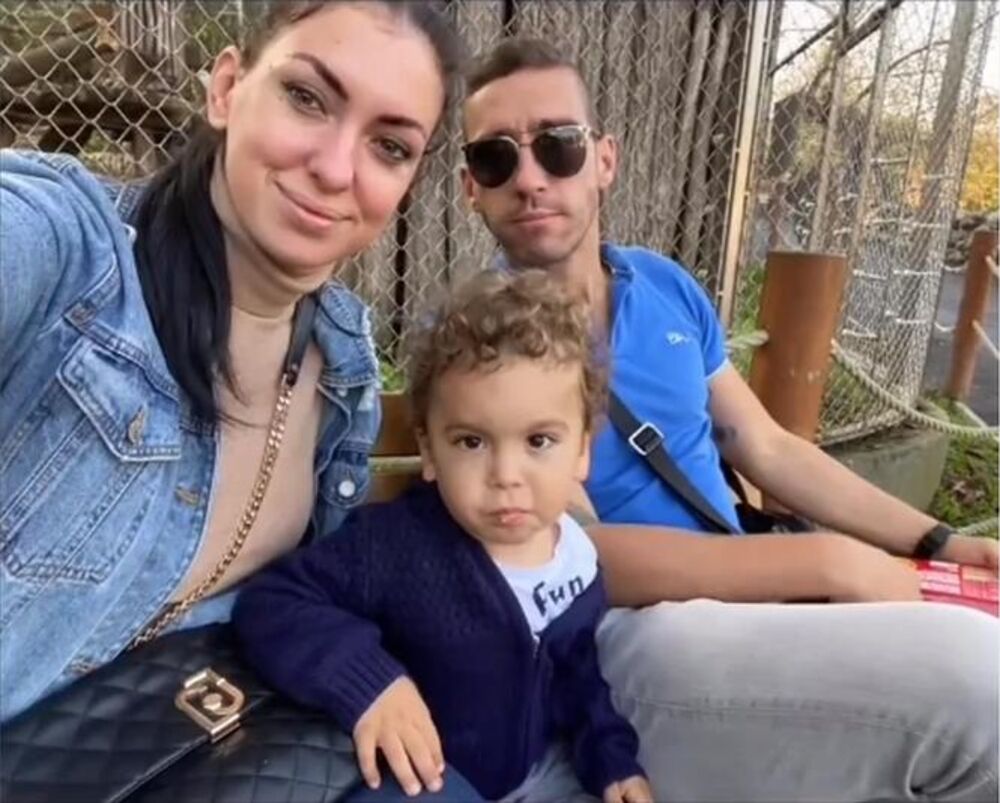 Sandra sa mužem i detetom