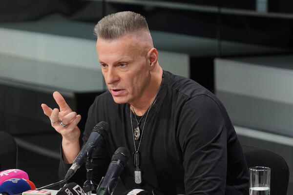 ĐORĐE DAVID UZEO NOVI AUTO POSLE SAOBRAĆAJKE: Paparaco ga usnimio, VIDEO NIJE PRIJATAN zbog JEDNE stvari