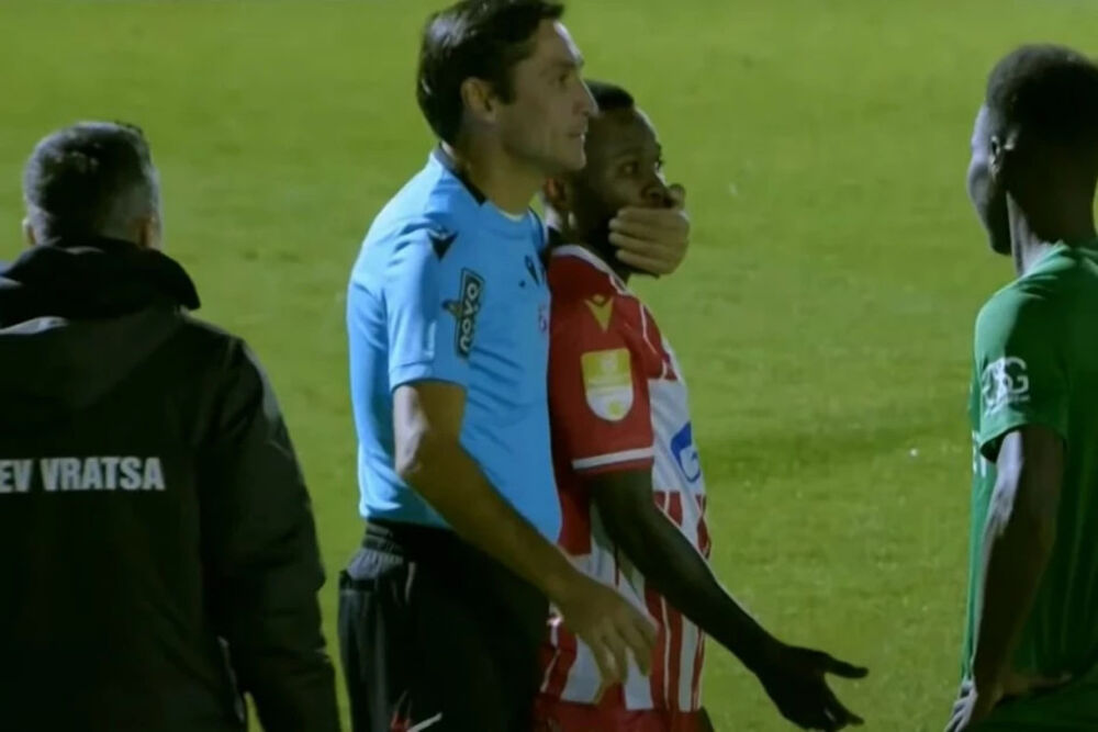 Sudija stavio ruku preko usta Geloru Kangi