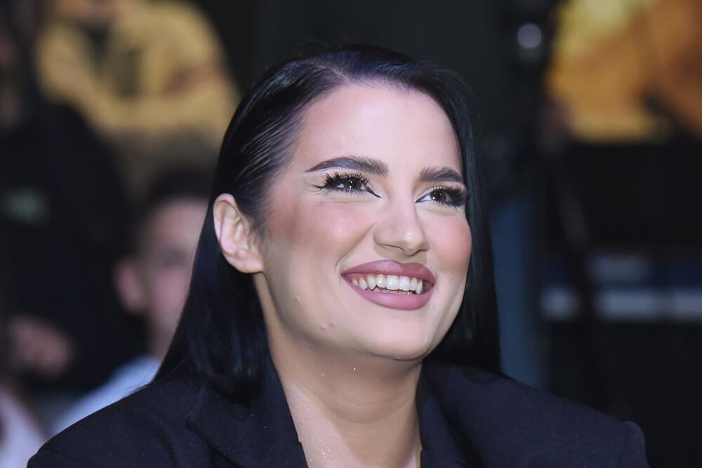 OVE DETALJE O BARBARI BOBAK SIGURNO NISTE ZNALI: Isplivale informacije iz PROŠLOSTI, tiče se njene PORODICE