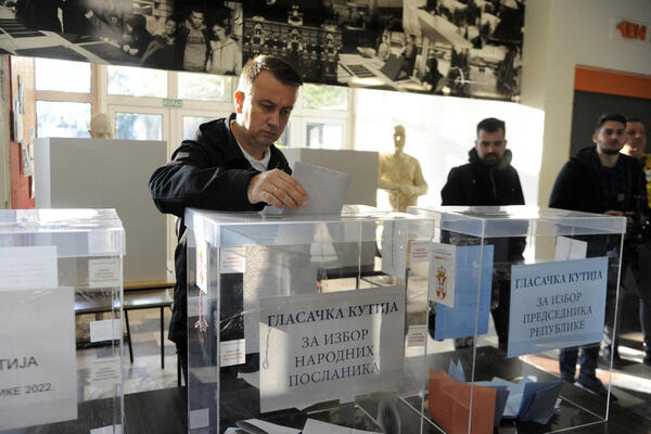 Ko sme da bude prisutan na biračkom mestu i zbog čega? Pravila su stroga, ni policija ne može tek tako da uđe