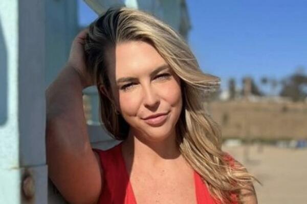 LEPA ADVOKATICA DAJE DOBRU LOVU ONOM KO JOJ NAĐE MUŽA: Ovo su USLOVI koje mora da ISPUNI, jedan je KLJUČAN (FOTO)