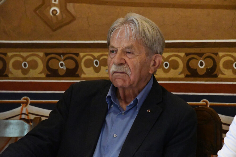 Supruga Ljubivoja Ršumovića, tvrdi pesnik, bila je najlepša među studentkinjama