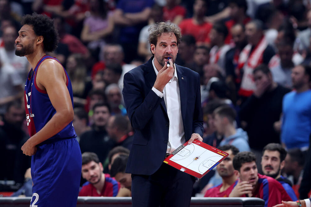 Bivši trener Barselone seo na klupu Partizanovog dželata (Foto)