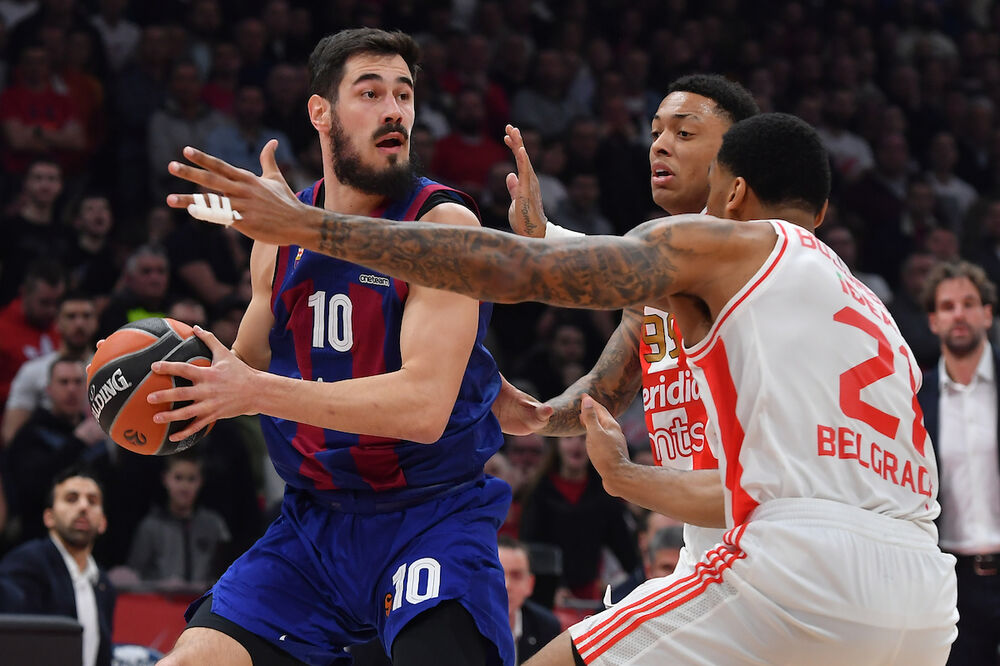 Nikola Kalinić (levo) na utakmici između Crvene zvezde i Barselone