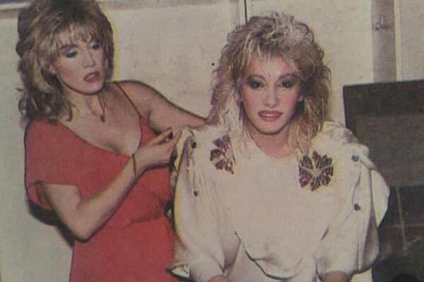 DA LI PREPOZNAJETE OVE DVE MAČKE SA FOTKE? Cela JUGA BILA ZALJUBLJENA u njih, važile za VELIKE ZAVODNICE