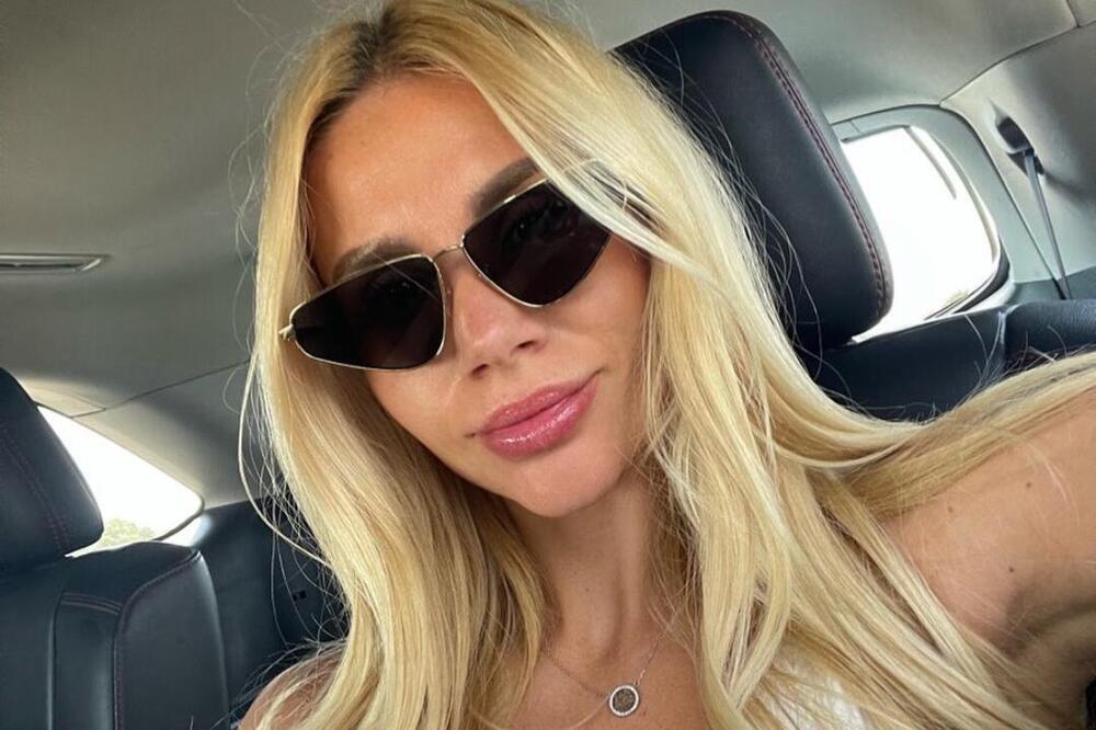 VODITELJKA OBAVESTILA SVE DA JE U DRUGOM STANJU: Pokazala STOMAK, evo kako izgleda u 6. MESECU TRUDNOĆE