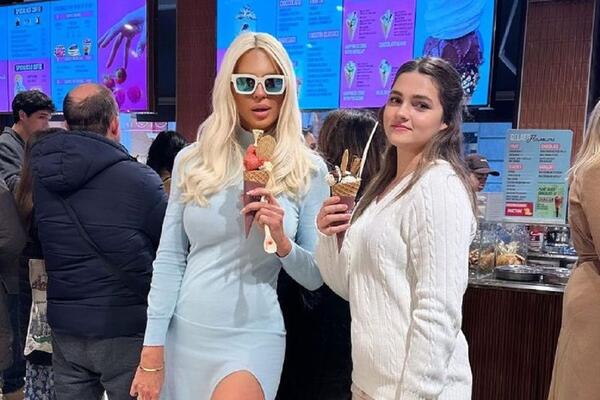 MA NI DA TREPNE! Nika Tošić TOTALNO ISKULIRALA SVETSKU ZVEZDU, susreli se u Luvru, o njenoj reakciji će se PRIČATI