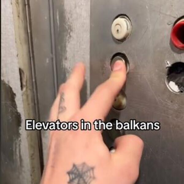 CEO SVET BRUJI O SNIMKU IZ LIFTA SA BALKANA KOJI SE ŠIRI NA MREŽAMA: Stranci ZGROŽENI, a SRBI se pravdaju (VIDEO)