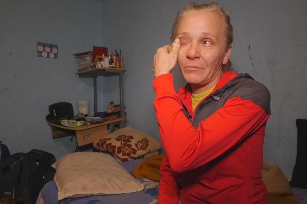 SAMOHRANA MAJKA SPAVA SPAVA NA PODU KAKO BI NJENA DECA SPAVALA NA KREVETU: Priča porodice iz Čačka KIDA DUŠU (FOTO)