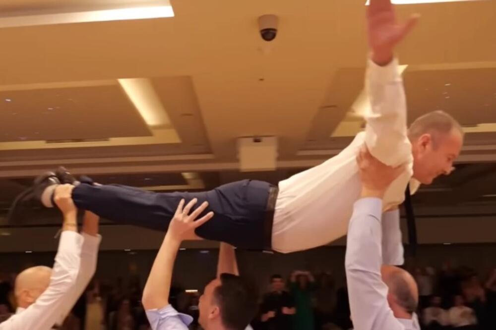 ISPALI SU PRAVI ŠMEKERI! Gimnazijski profesori izašli na podijum i oduševili region: Zaigrali kao prave akrobate!