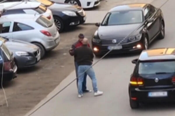 "SAD ĆE BABA DA REŠI PROBLEM" Posvađali se zbog parking mesta, pa u celu priču uletela ONA! POGLEDAJTE!