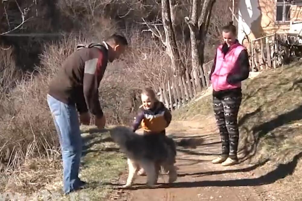 MILA JE JEDINO DETE U SELU Nedostaju joj igračke i drugari, porodica živi od njenog DEČJEG DODATKA