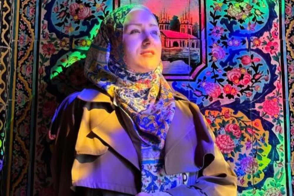 STARIJA BEOGRAĐANKA UVREDILA MUSLIMANKU AMRU U CENTRU GRADA: Sramota ŠTA JOJ REKLA, a od ODGOVORA je ZANEMELA